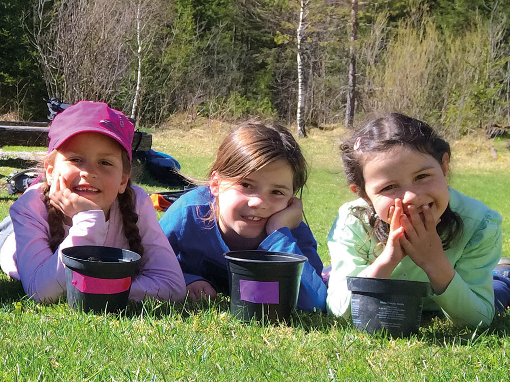 Kinder auf der Wiese