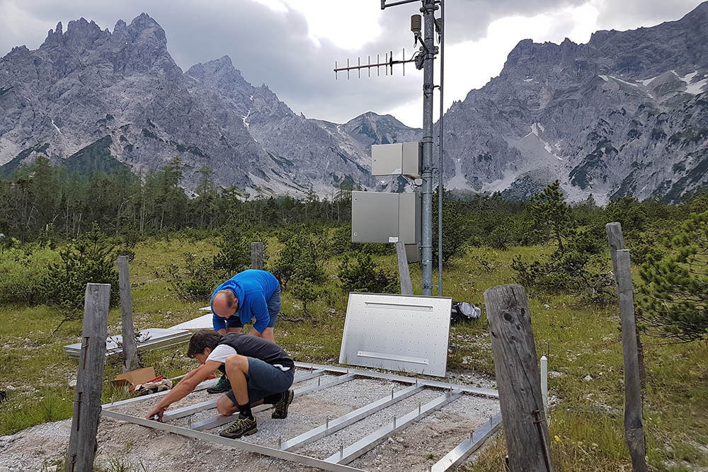 Installation of snow scales at Brunftbergtiefe station