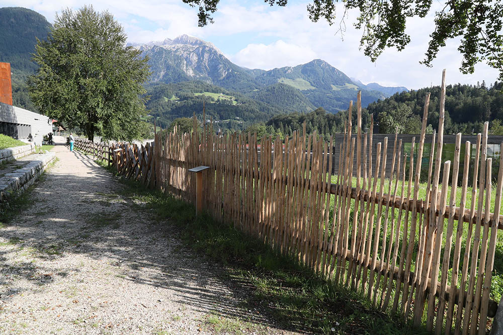 Panoramaweg Außengelände Haus der Berge