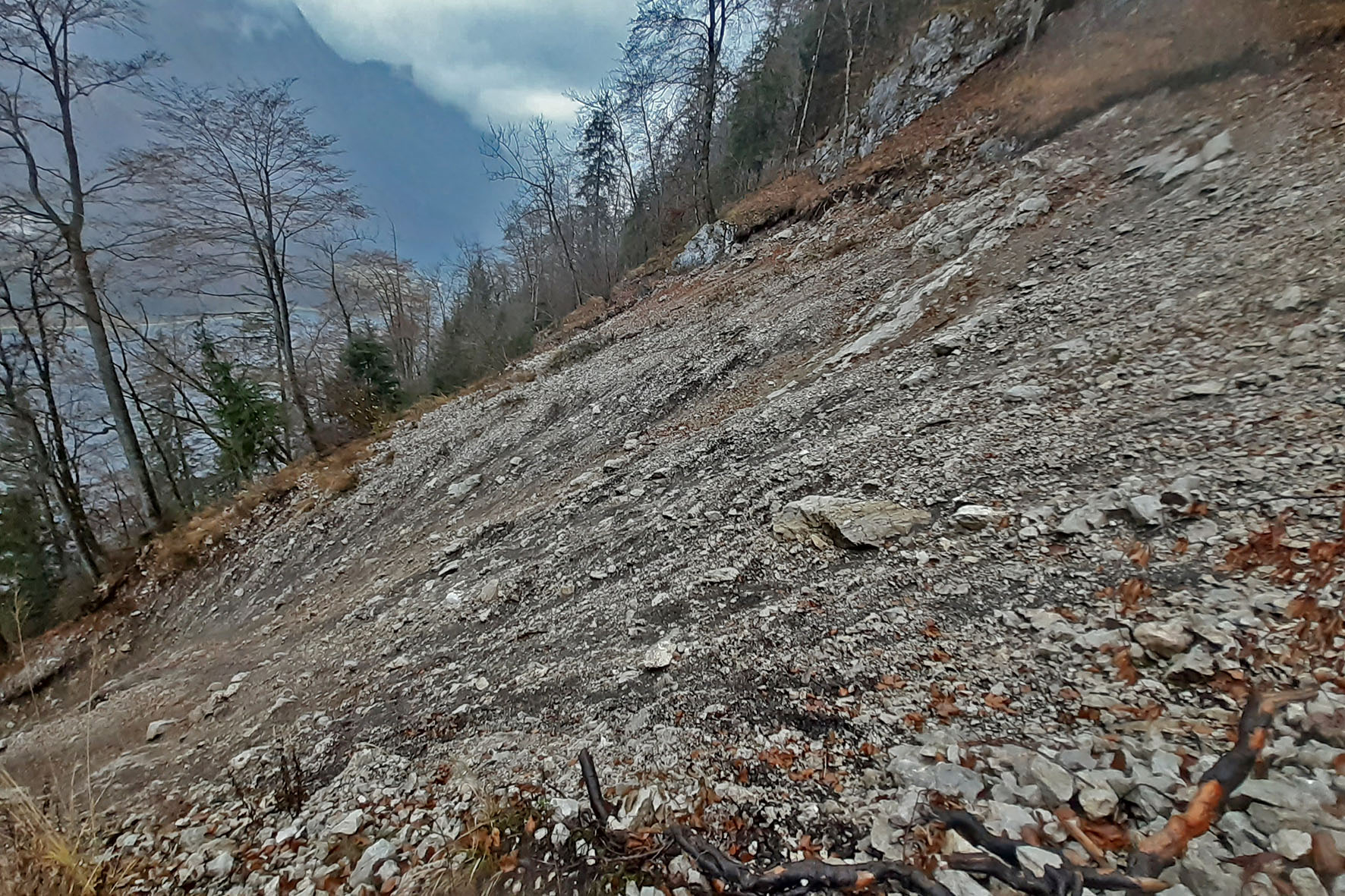 Pressebild: Nach dem Murenabgang im Jahr 2019: Der Kaunersteig ist im unteren Teil massiv besch��digt, die Steinschlaggefahr enorm.