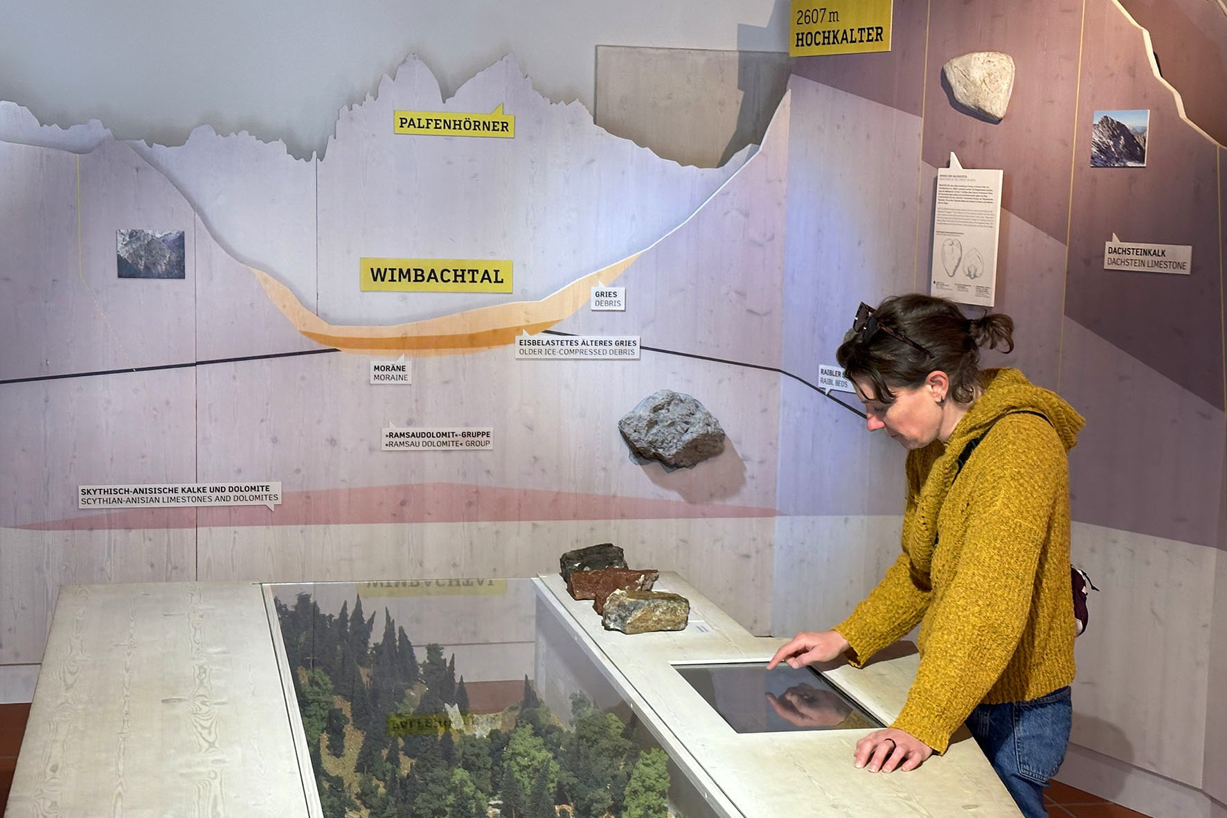 Pressebild: Neue Geologie-Ausstellung in der Infostelle Wimbachbrücke