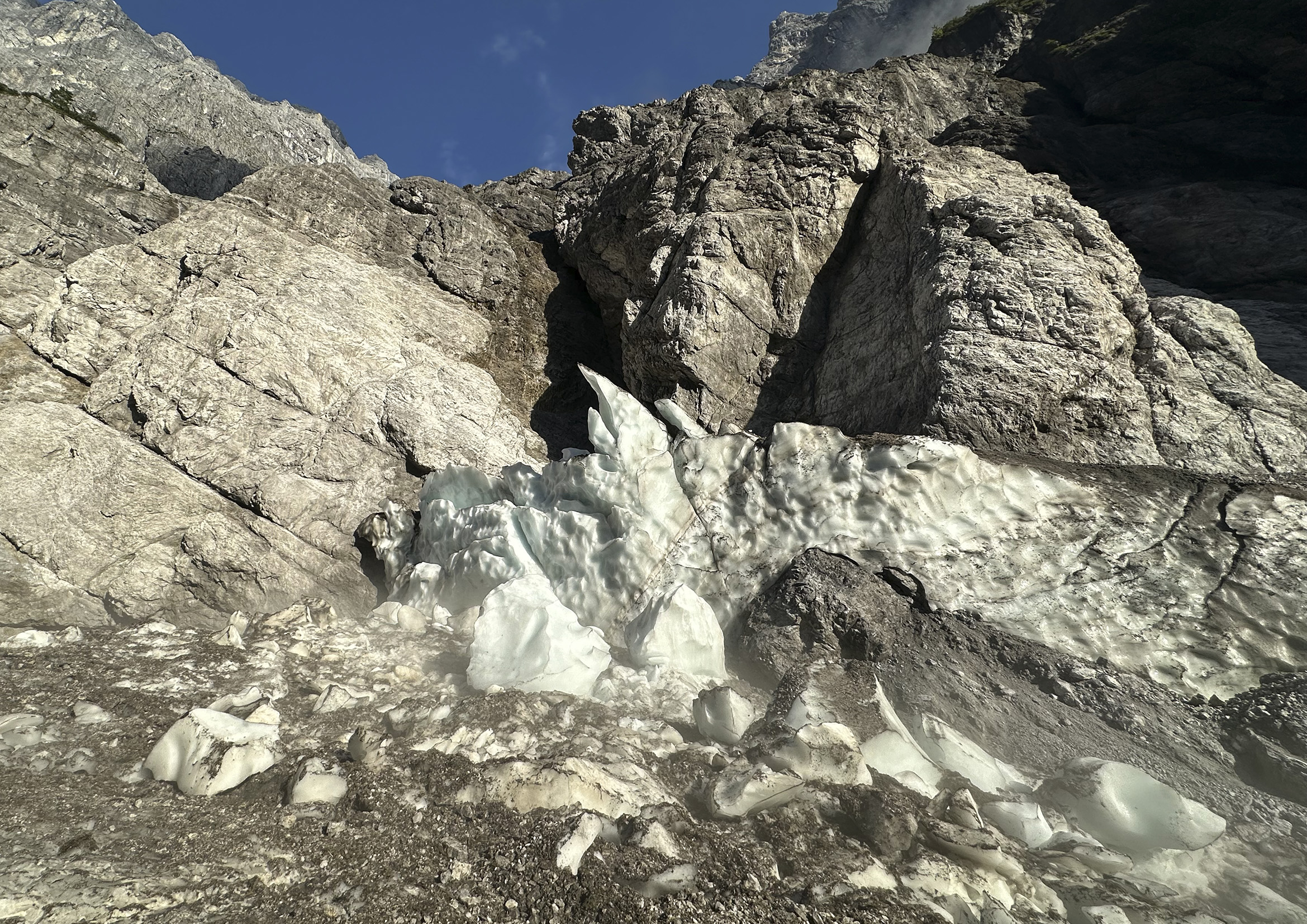 Pressebild: Eiskapelle eingestürzt