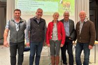 Bei der Präsentation der Forschungsergebnisse zum Projekt „Almwirtschaft im Klimawandel“ (v.l.): Georg Fegg (Bezirksalmbauer Berchtesgaden), Nationalparkleiter Dr. Roland Baier, Maria Stöberl (Geschäftsführerin Verband der Forstberechtigten im Chiemgau e.V.), Prof. Dr. Jörg Ewald (HSWT), Hans Maltan (Nationalpark Berchtesgaden).